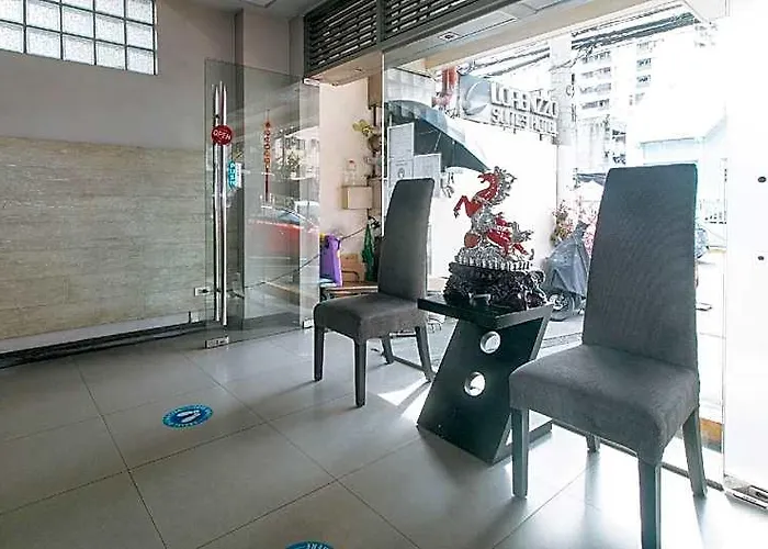 Lorenzzo Hotel *